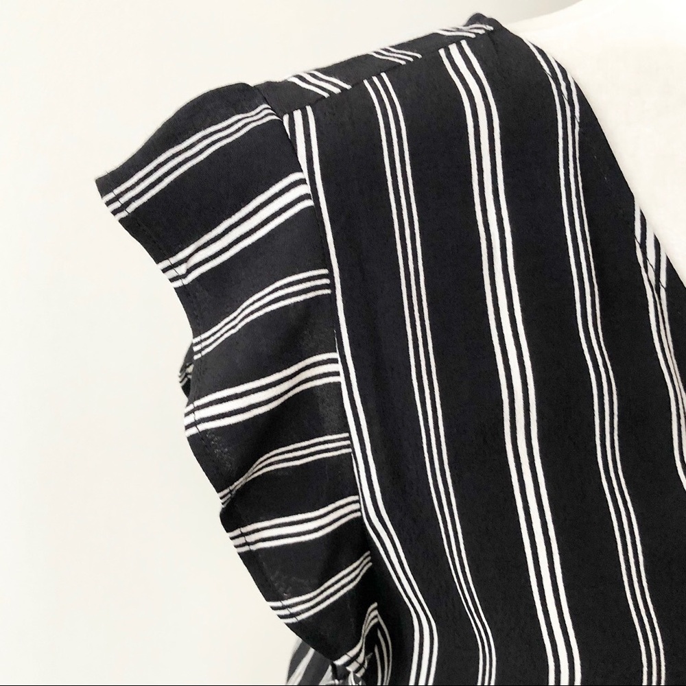 LOFT | Petite Striped Flutter Sleeve Romper NWOT - Picture 5 of 15